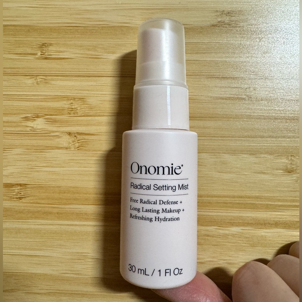 Onomie Radical Setting Spray
